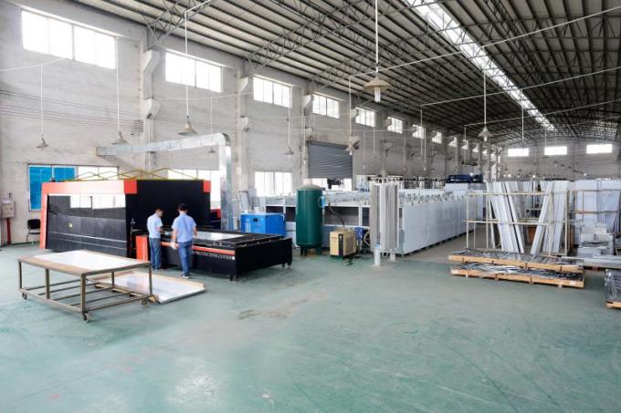 Guangzhou Yixue Commercial Refrigeration Equipment Co., Ltd. fabrika üretim hattı 2
